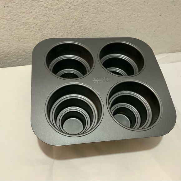 Chicago Metallic Professional Heavy Duty Multi-Tier Cake Pan Makes 4 Little Cake - Picture 1 of 7